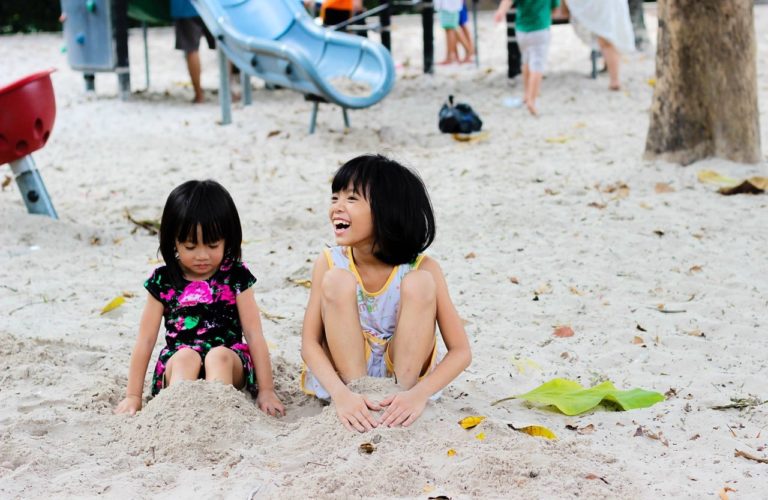 kid-children-little-girl-playing-160849